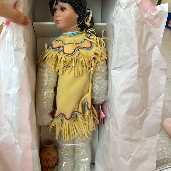 Pocahontas doll - Picture 5 of 6